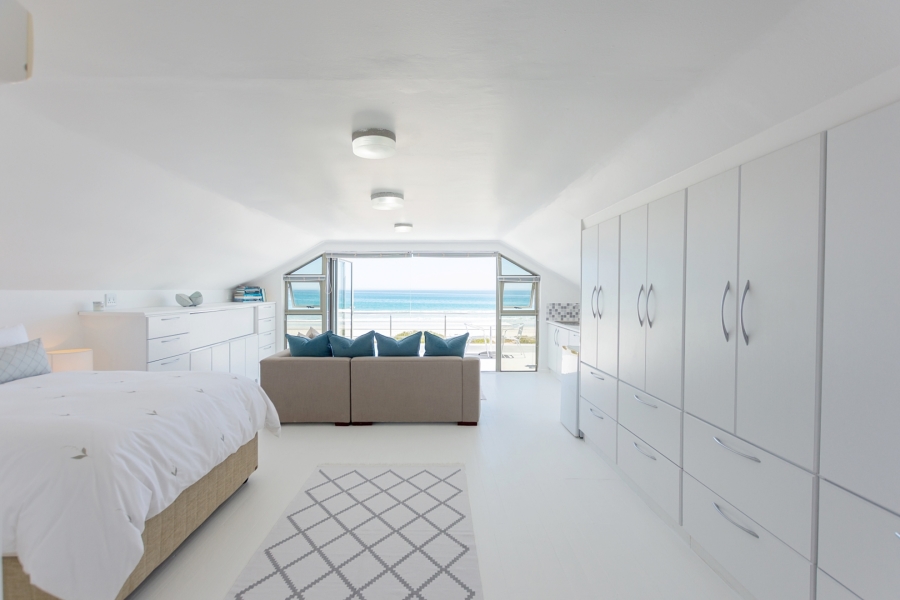 5 Bedroom Property for Sale in Golden Mile Western Cape